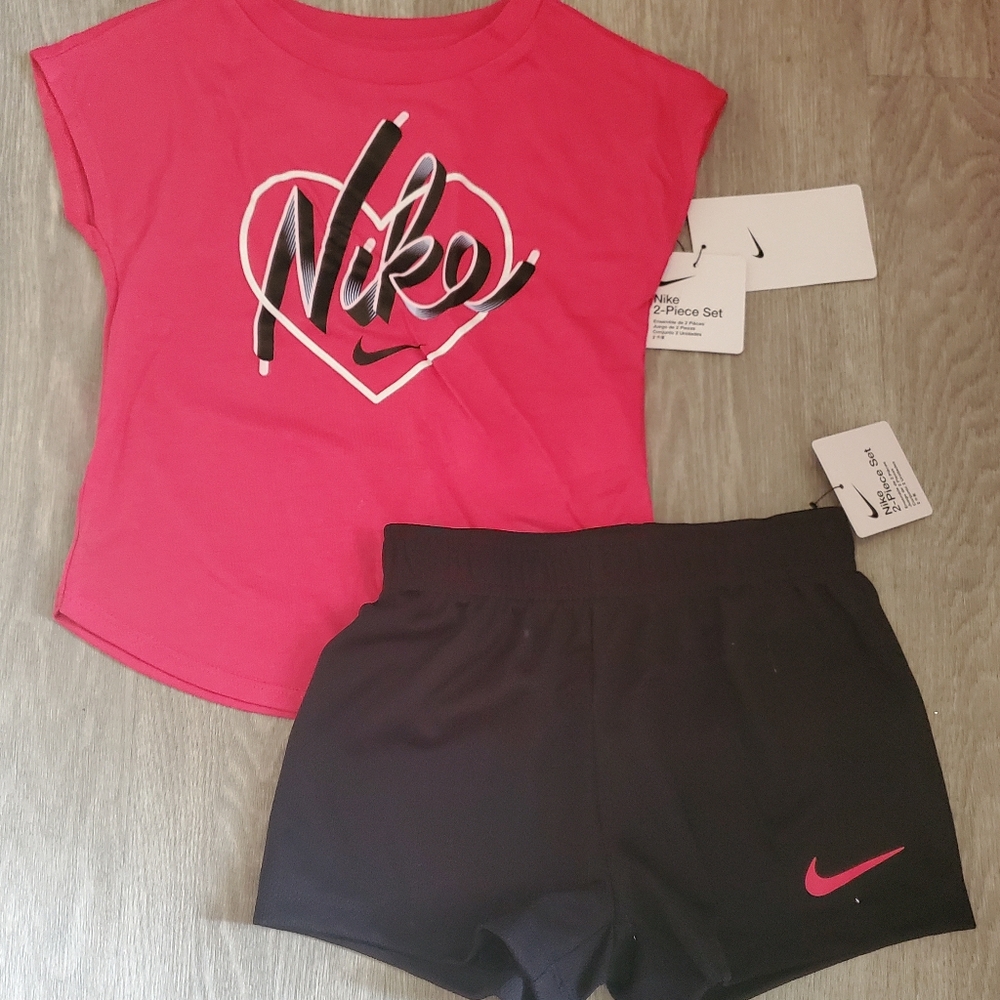 Girl's Nike Set Size 4T NWT